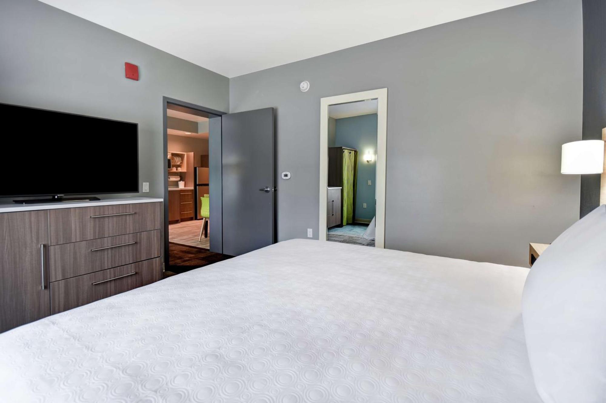 One-Bedroom King Suite Non-Smoking
